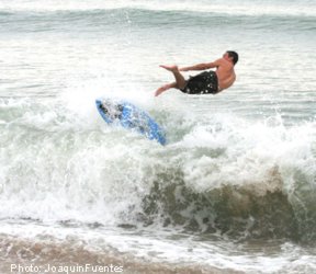 Kalapaki skimboarder jumps