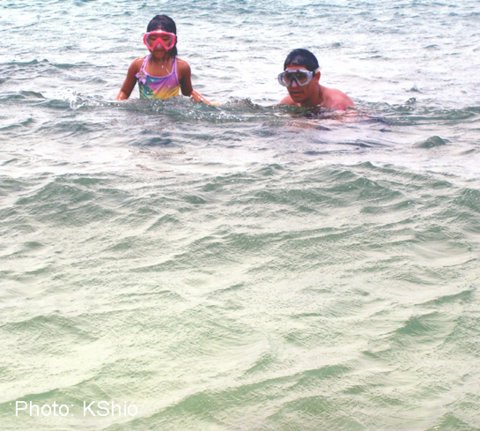 Sydney and Daddy swim